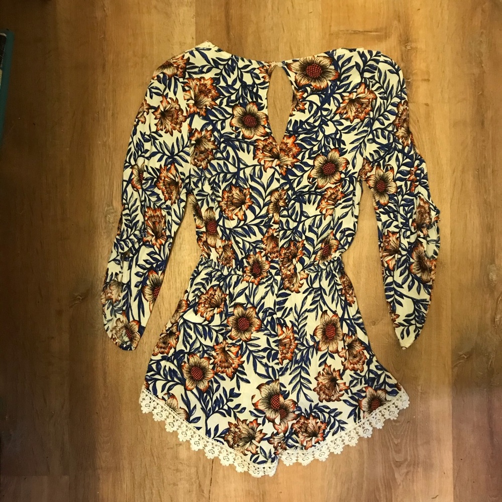Floral Pattern Romper - Picture 2 of 2